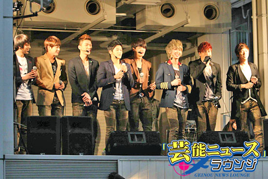 K-POPボーイズグループZE:A、大阪・アメリカ村でゲリラライブに“ペン”熱狂