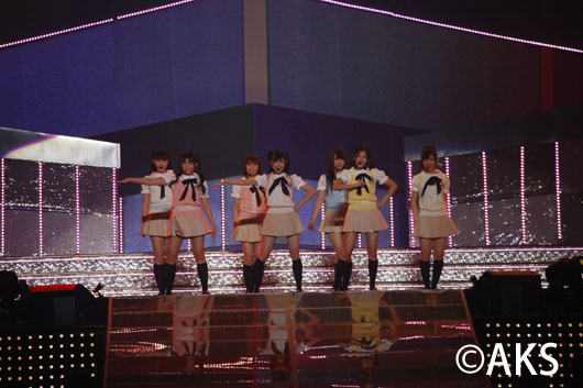 AKB48悲願の東京ドーム公演開催を発表に2万5000人熱狂！SDNシンディ「前に出過ぎ」
