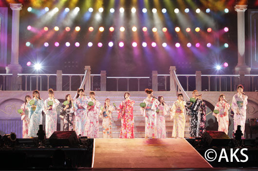 AKB48 初沖縄コンサート！最後は浴衣で勢ぞろい