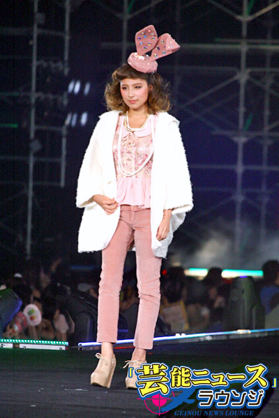 【TGC in名古屋】ファッション図鑑！LIZ LISA、益若つばさがディープな投げキッス