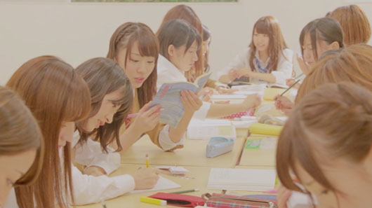 AKB48新チーム体制収録曲のMV解禁！花魁、バンド、学校の制服など