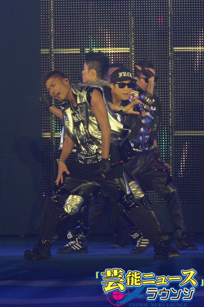 「THE SECOND from EXILE」ガールズアワードで初お披露目！場内ファン一体で熱狂