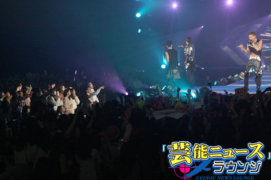 「THE SECOND from EXILE」ガールズアワードで初お披露目！場内ファン一体で熱狂