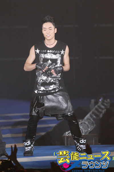 「THE SECOND from EXILE」ガールズアワードで初お披露目！場内ファン一体で熱狂