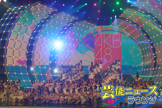 AKB48紅白歌合戦本番で早着替え＆人文字成功！「日本ラララ」など