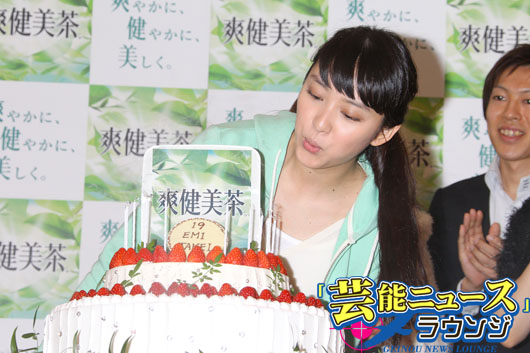 武井咲19歳サプライズケーキにビックリ！お祝いに感激
