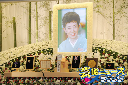 森光子さん本葬へ…徹子の部屋から笑顔のスナップ、弔辞は黒柳徹子や近藤真彦ら