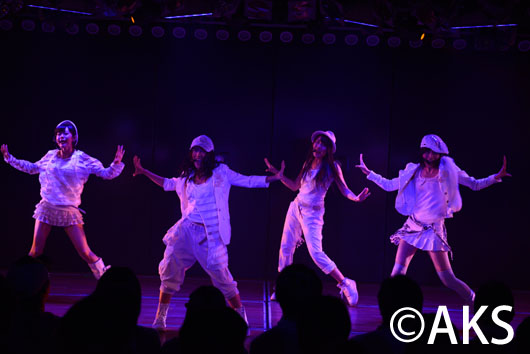 AKB48本拠地秋葉原で7周年記念公演開催！計87人の豪華メンバーたちが全20曲を熱唱