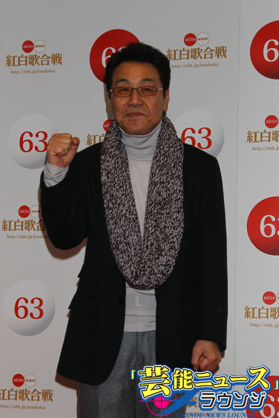 五木ひろしAKB48より握手重ねた！紅白42年目の初体験はメンバー70人とのコラボ！
