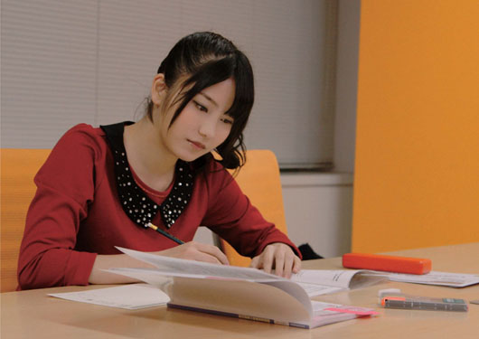 AKB48横山由依 調剤事務管理士資格に挑戦で大島優子が応援！「本当に勉強してるの～？」