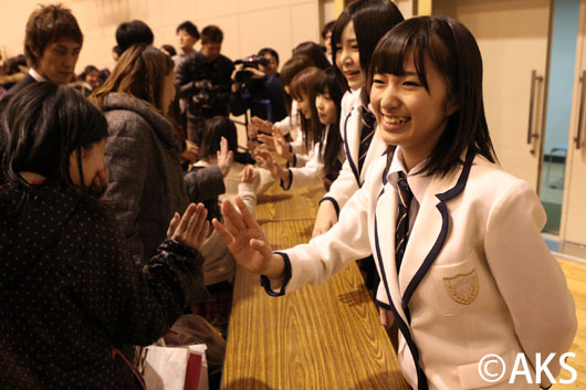 AKB48グループ60人が 東北3県10市町を訪問…高橋みなみ「私たちができることは絶対にある」
