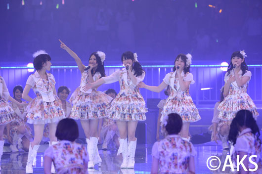 AKB48 5年半ぶり単独公演45曲熱唱！河西智美卒業セレモニーに「長かったようであっという間」
