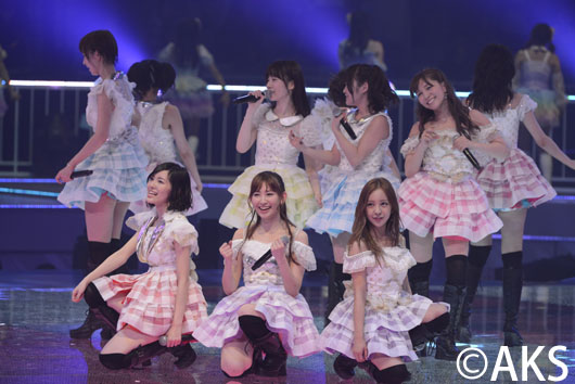 AKB48 5年半ぶり単独公演45曲熱唱！河西智美卒業セレモニーに「長かったようであっという間」