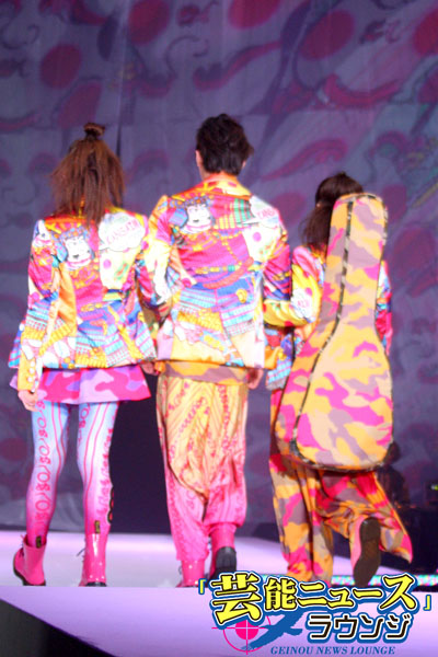 山本寛斎、「HELLO JAPAN！！」ファッションショー！人間の五感に訴える圧倒的なエネルギー