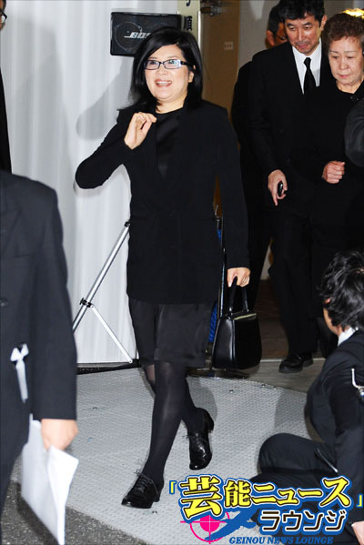 桜田淳子さん、17年ぶりにカメラの前に 相澤会長通夜に駆けつける