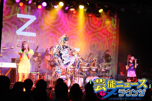 AMOYAMO、ロボットバンド「Z-MACHINES」とコラボ！「頭振ってるし、すごい」と驚嘆