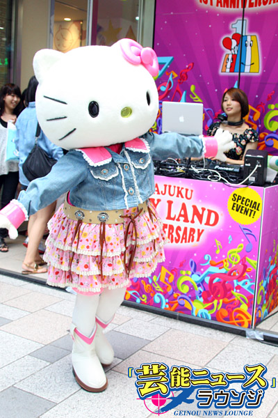 キデイランド原宿店「1周年記念祭」限定商品多数！キティちゃん、DJとコラボでダンス披露