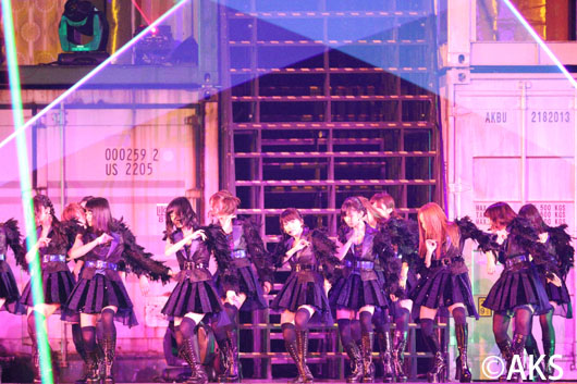 SKE48松村香織ソロ曲3万5000人前に初披露！指原莉乃“プロデューサー”「よかったよ！」と握手