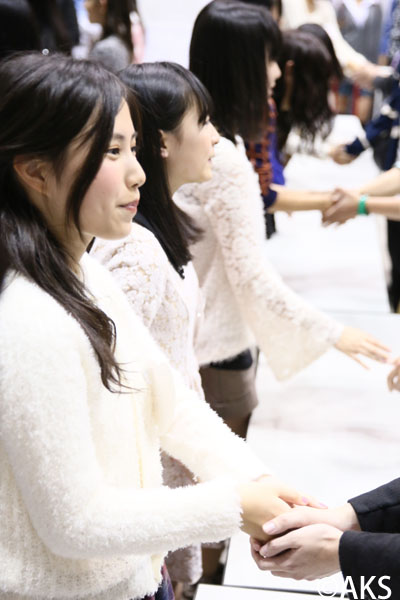 AKB48ドラフト候補者29人が初握手会！キャプテンらとも対面