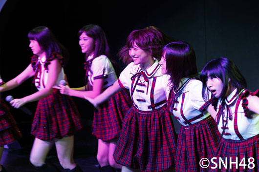 SNH48公演で宮澤佐江と鈴木まりや初パフォーマンス披露！宮澤センターの『ヘビロテ』も