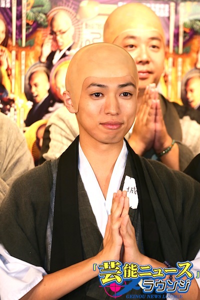 吉沢亮＆桐山蓮、坊主頭で「仏教ミュージカル観てほしい！」極楽ボーイズでもデビュー！