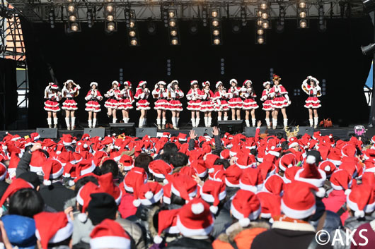AKB48まゆゆ、ぱるるら16人サンタ衣装で今年最後の握手会イベント！来年1月22日に5thアルバム発売発表