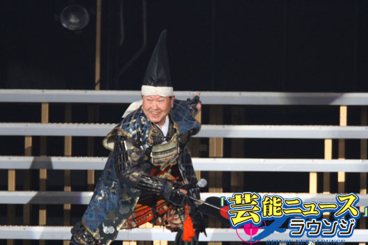 板東英二 なんと甲冑姿でSKE48ナゴヤドームコンサートに登場で開幕宣言！「調子に乗りました…」