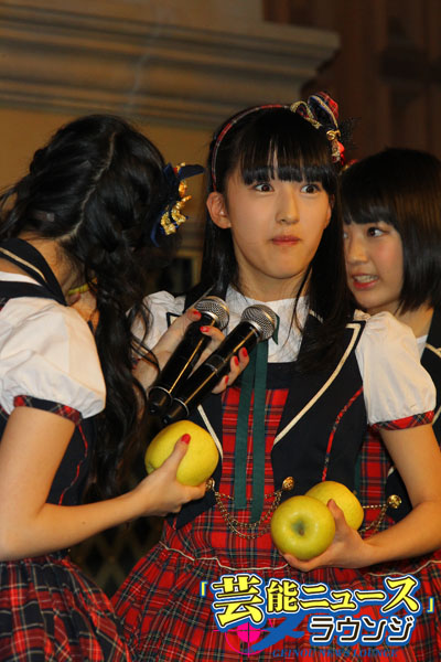 HKT48田島芽瑠、ライブ直前にりんご丸かじり！さっしー「先輩にマイク持たせてりんご囓るかねぇ」