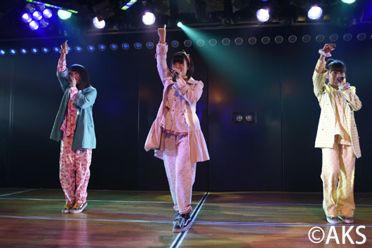 NMB48から移籍の小笠原茉由AKB48新チームB公演で“まゆ”アピール！朝長美桜「カシューナッツだよ！」