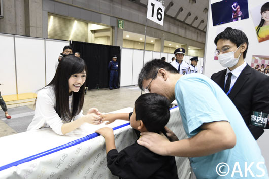AKB48 警備員以前の約7倍で握手会再開！以前よりも見通しのいいレイアウトにも
