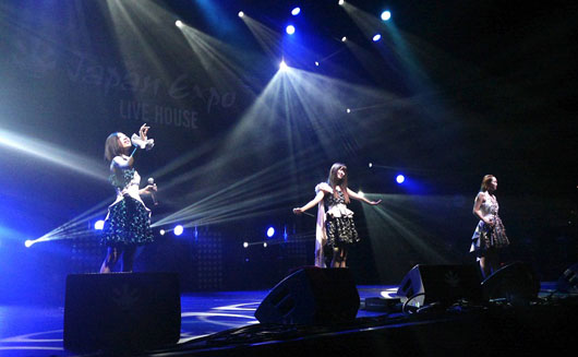 Kalafina「Japan Expo」8曲圧巻のパフォーマンスで感極まる！キャパオーバーの7000人詰めかけた