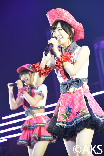 生駒里奈AKB48公演で「制服のマネキン」センター披露！渡辺麻友や柏木由紀従える