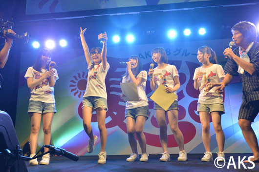「AKB48グループ夏祭り」で水着グラビアコンテスト開催！土保瑞希ら恥じらいながら盛り上げる