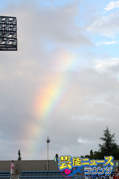 【神宮花火大会】フェアリーズ、雨上がりの虹に感動！激しいダンスと歌唱力で存在感を