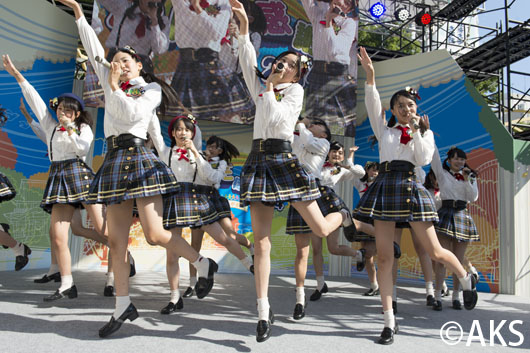 AKB48チーム8今冬全国ツアー開催発表！オリジナル楽曲第2弾「制服の羽根」初パフォーマンス