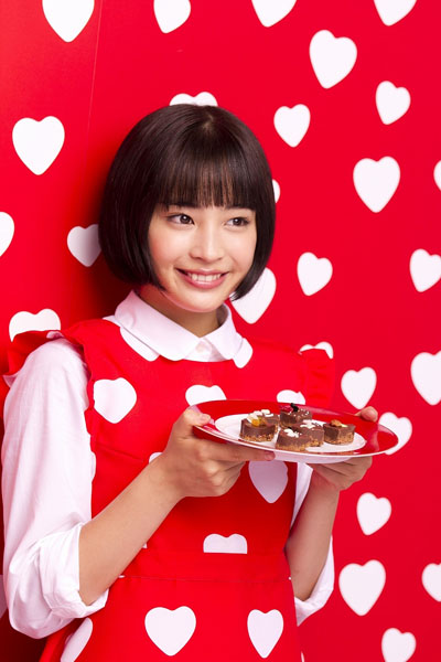 土屋太鳳 バレンタインで努力報われた！松井愛莉＆広瀬すずと3人でガーナCMでチョコ作り