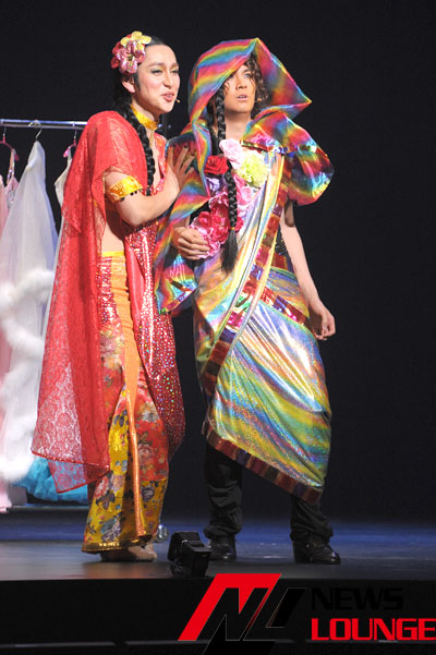 「ボンベイドリームス」主演・浦井健治は歌って踊って早着替えも連続！パワフルさで魅せる