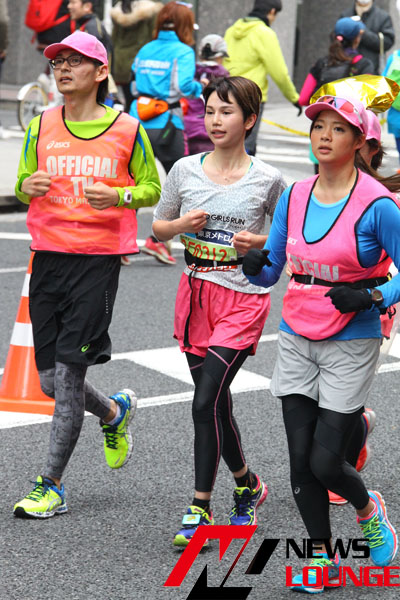 西内まりやの姉・西内ひろ「東京マラソン2015」で快走！水沢アリーも激走