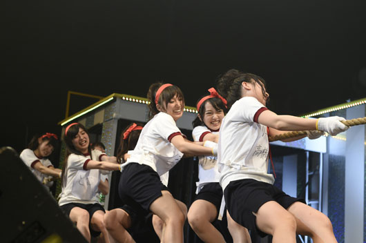 AKB48小嶋菜月の天然発言炸裂！ヤングメンバー長崎公演で「化粧品の香りがしない」？