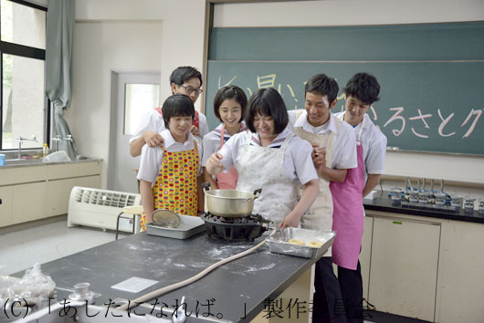 黒島結菜、学生時代の想い出は「授業中のミサンガ作り」！小関裕太、「“壁ドン”とか近代的な青春映画というより・・・」