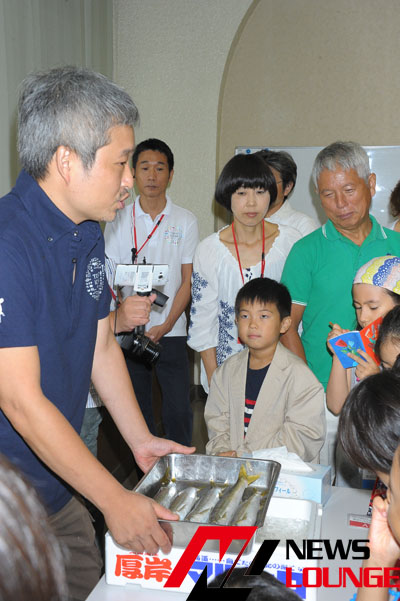 清水国明 7歳の息子と一緒に水産・青果の目利きでひと夏の思い出！会場の子供たちも熱気