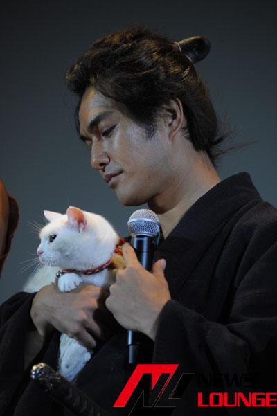 北村一輝“相棒”猫あなごの抱き心地は「最高ですよ」