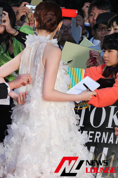 【TIFF2015】AKB48島崎遥香レッドカーペット！中田秀夫監督作品起用は「本当にすごいこと」