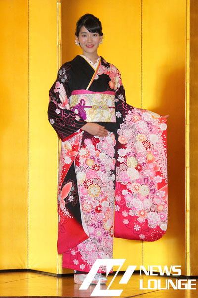 小澤奈々花、上京して活動の幅も広がった！モデルとしてランウェイを歩くなど充実した1年