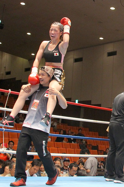 黒木優子、WBC女子世界ミニフライ級4度目防衛成功！「3日前に、転んで指の骨を折っていたかも・・・」