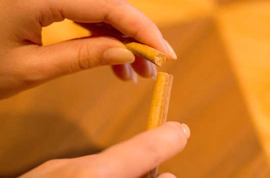世界初！畳で作った食べられる箸！1膳あたりサラダ１皿分の食物繊維を含んだ健康にいい箸