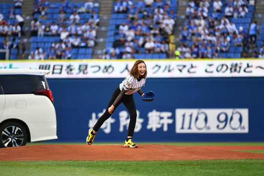 片瀬那奈 人生初の始球式はノーバン投球！「甘めにつけて89点」とニッコリ