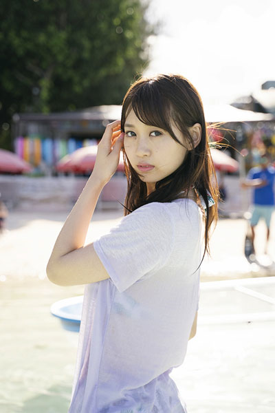 芹澤優「水着！人生初の水着！」と2nd写真集アピール！大人びた素顔やホテルの部屋でナチュラルな素顔も