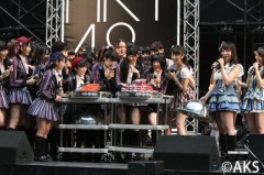 SKE48＆HKT48メンバー入り混じり「メロンジュース」など歌唱！指原利乃新たなコラボに意欲