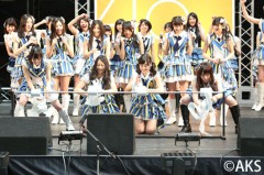 SKE48＆HKT48メンバー入り混じり「メロンジュース」など歌唱！指原利乃新たなコラボに意欲